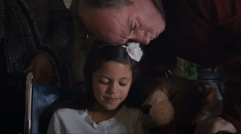 Jenna Ortega brinca sobre o pequeno papel do MCU em Iron Man 3: 'Eles tiraram todas as minhas falas'