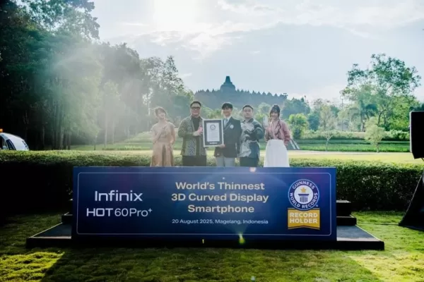 A group of people holding a commemorative plaque in front of a temple.